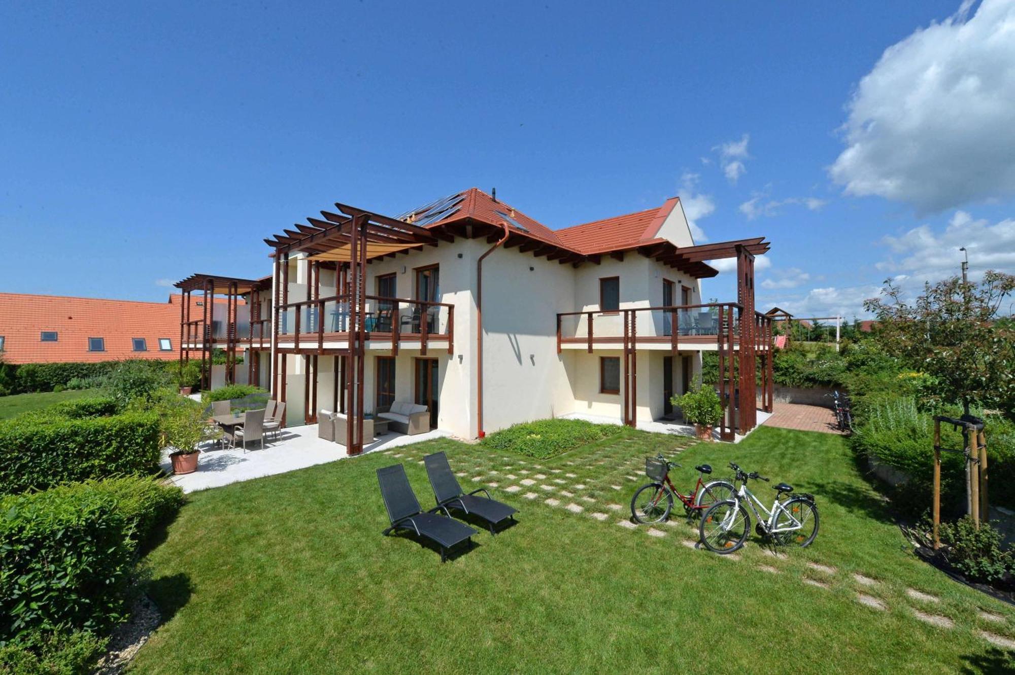 Aranymandula Apartmanok Balatonakali Esterno foto