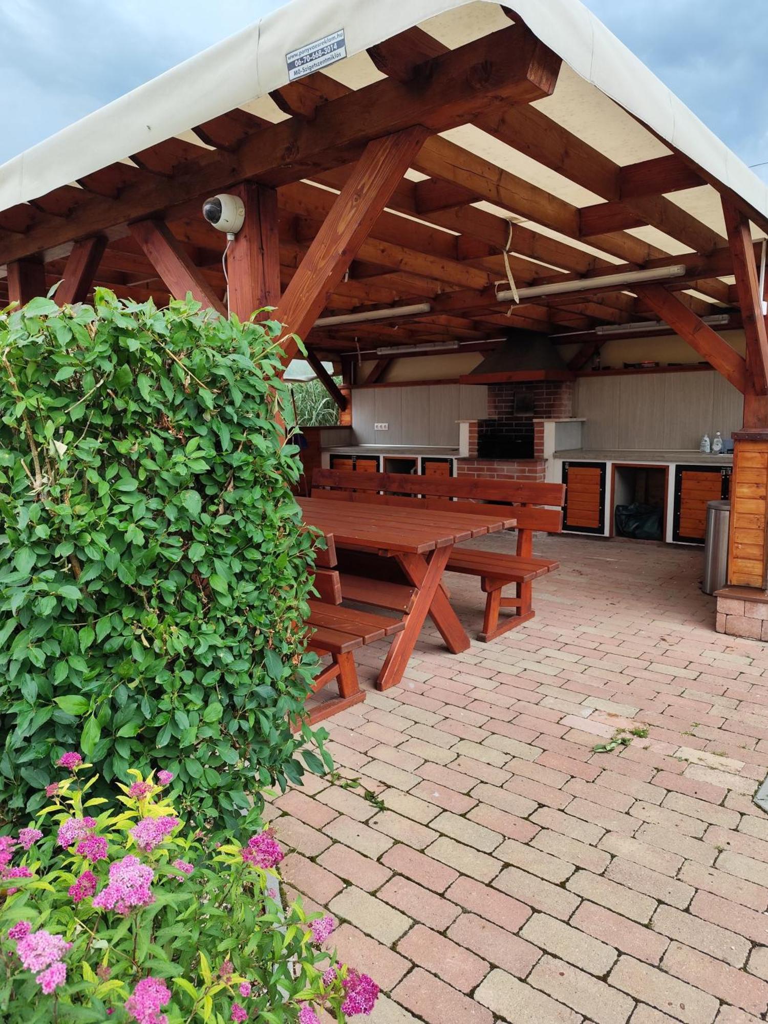 Aranymandula Apartmanok Balatonakali Esterno foto