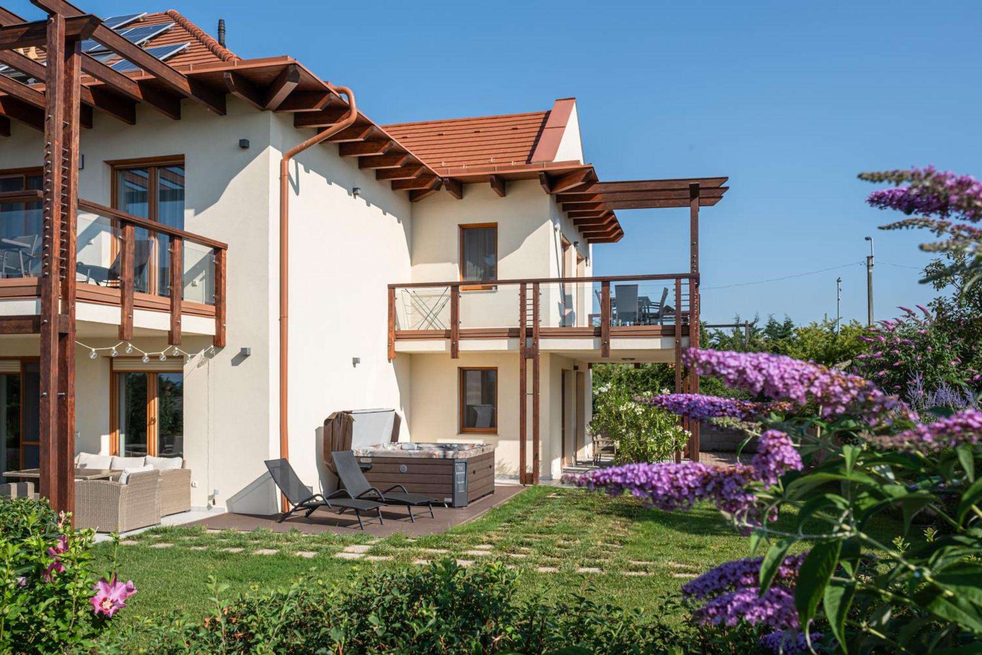 Aranymandula Apartmanok Balatonakali Esterno foto