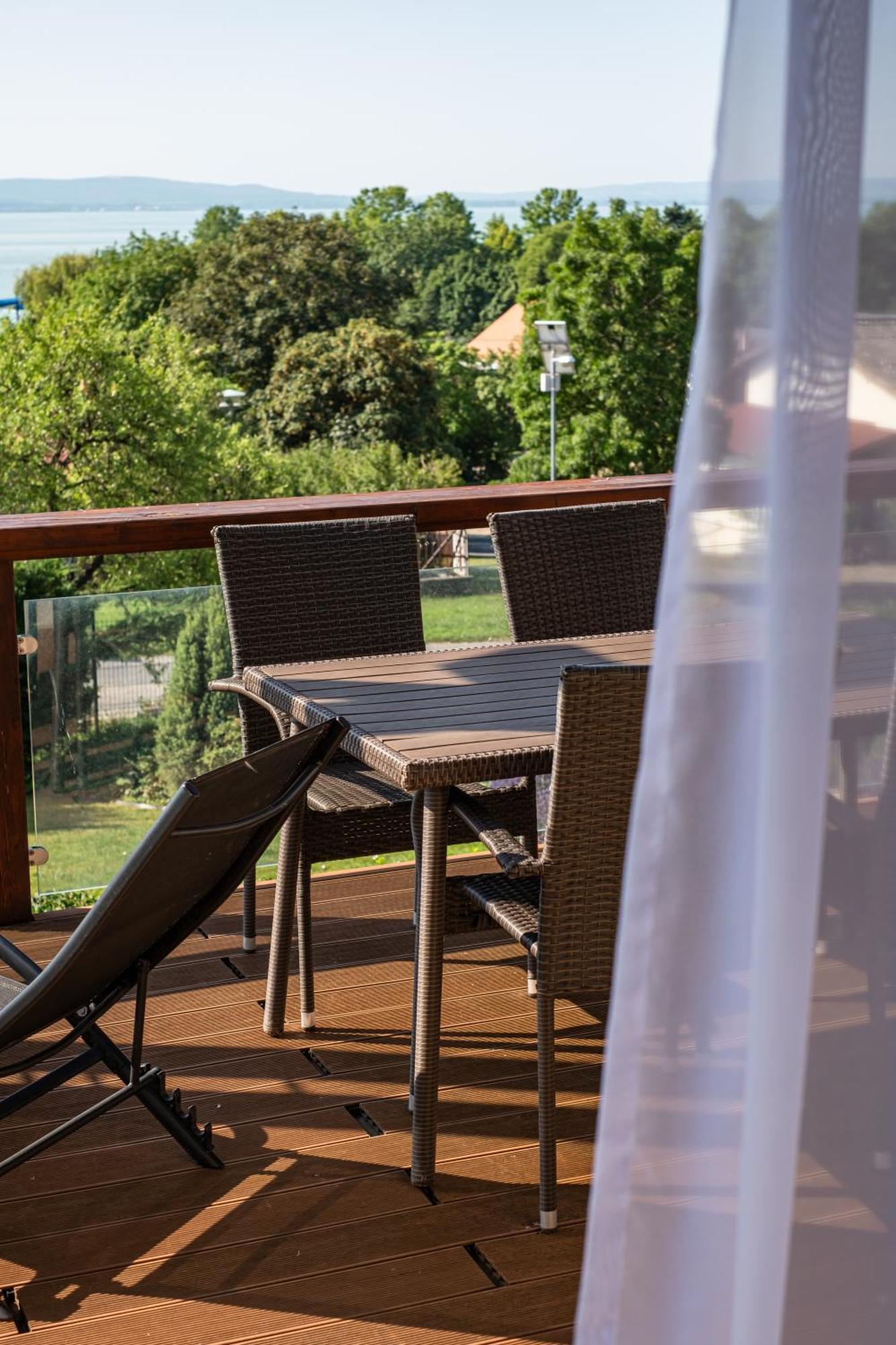Aranymandula Apartmanok Balatonakali Esterno foto