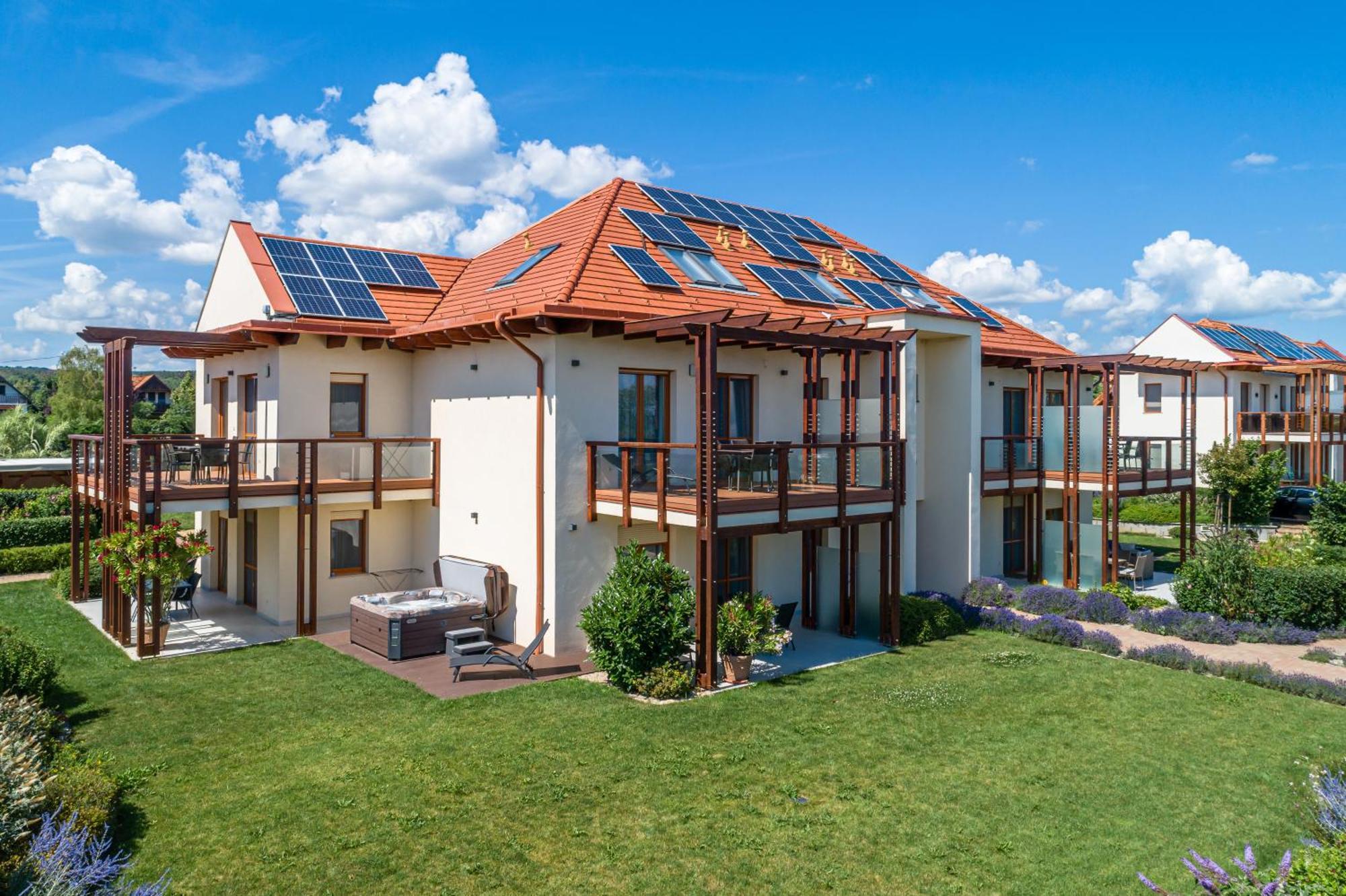 Aranymandula Apartmanok Balatonakali Esterno foto