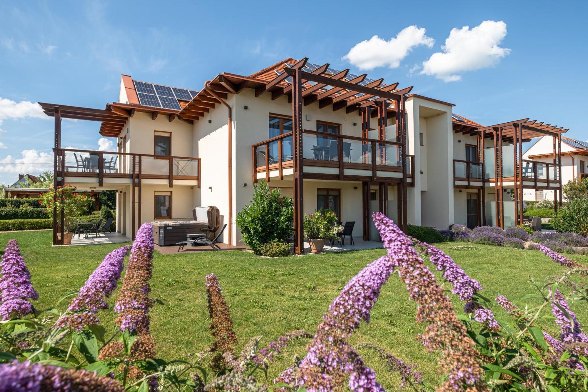 Aranymandula Apartmanok Balatonakali Esterno foto