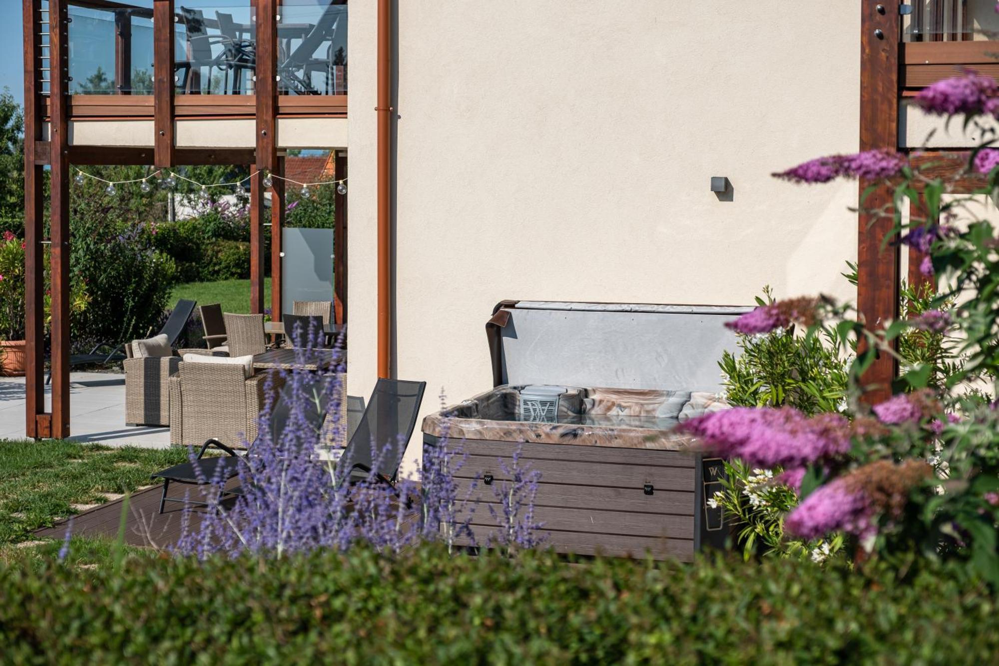 Aranymandula Apartmanok Balatonakali Esterno foto