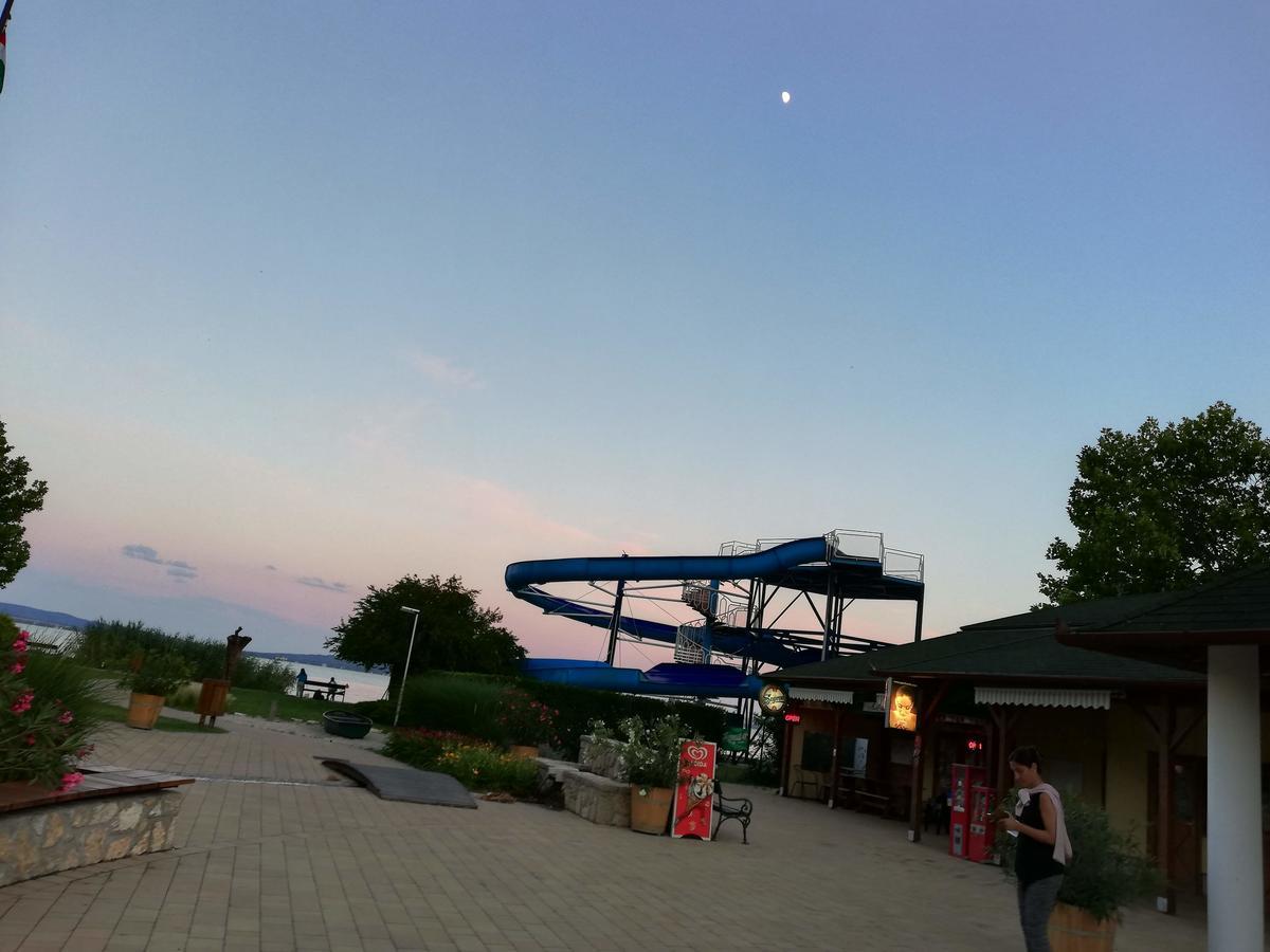 Aranymandula Apartmanok Balatonakali Esterno foto