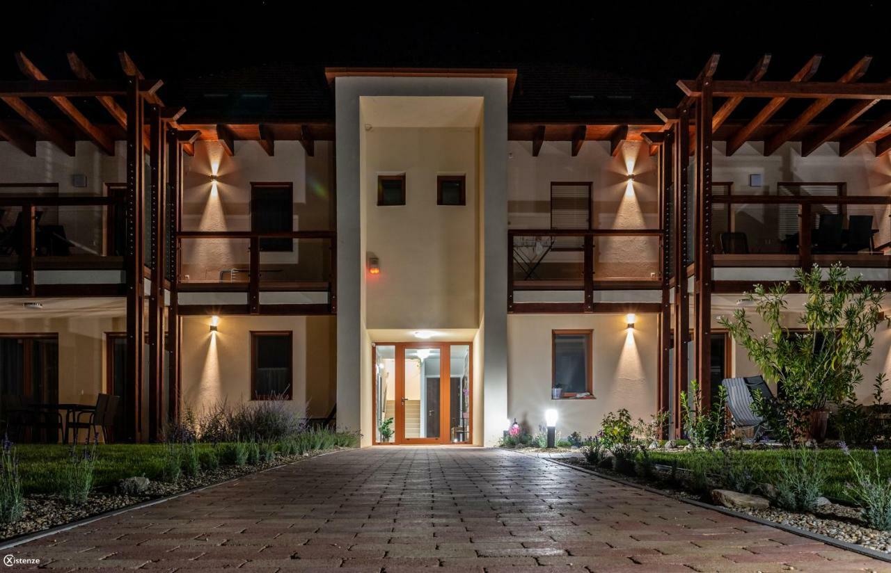 Aranymandula Apartmanok Balatonakali Esterno foto